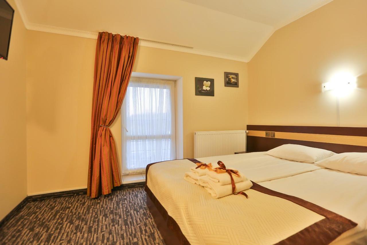 Роляда Hotel Tiszmenicja Kültér fotó