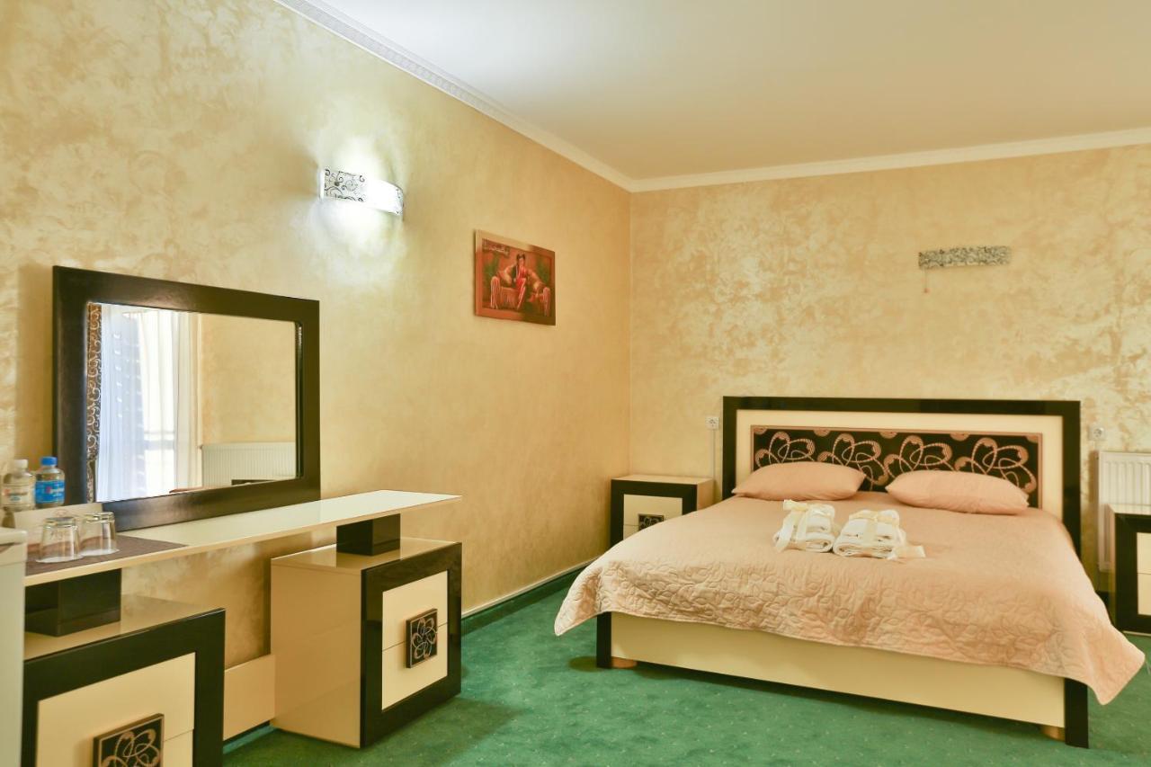 Роляда Hotel Tiszmenicja Kültér fotó